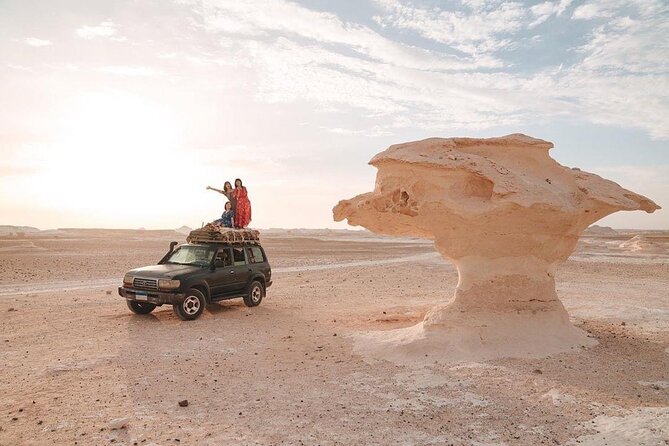 2-Day Black & White Desert, Crystal Mountain, option Pyramid tour - The White Desert National Park