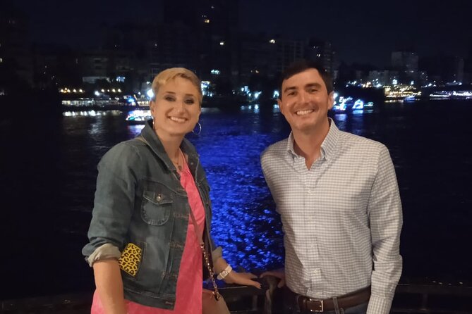2-hours night dinner cruise show : Eat , Dance and Sing - What the private format really adds