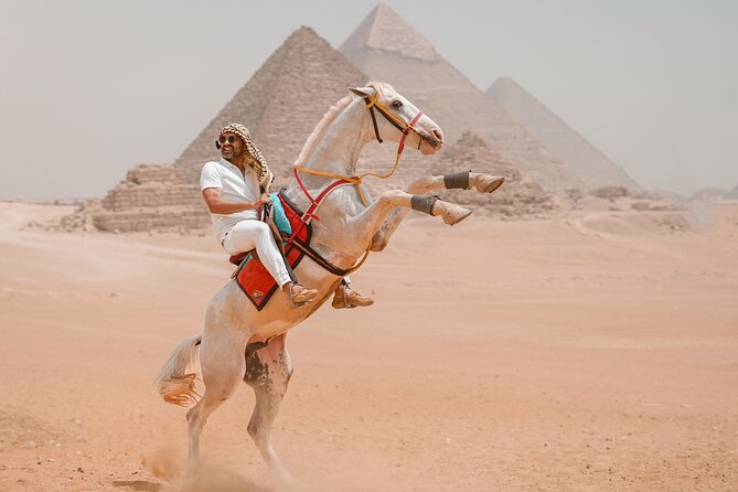 2 hrs Unique Photo session (PhotoShoot) at the Pyramids of Giza - The 15 edited photos per person