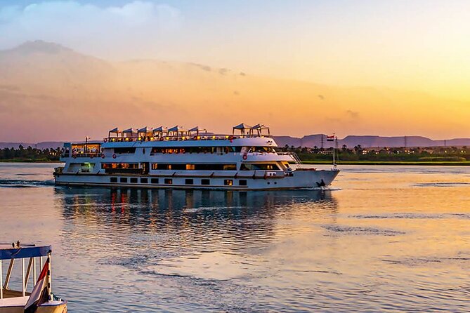 4 Days Nile Cruise from Aswan to Luxor with Daily Guided Trip - Day 2: Abu Simbel, Kom Ombo, and a long day on the road