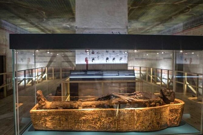 7-Hours Guided Tour to Giza Pyramids and Mummies Museum + Lunch - The private vehicle and hotel pickup