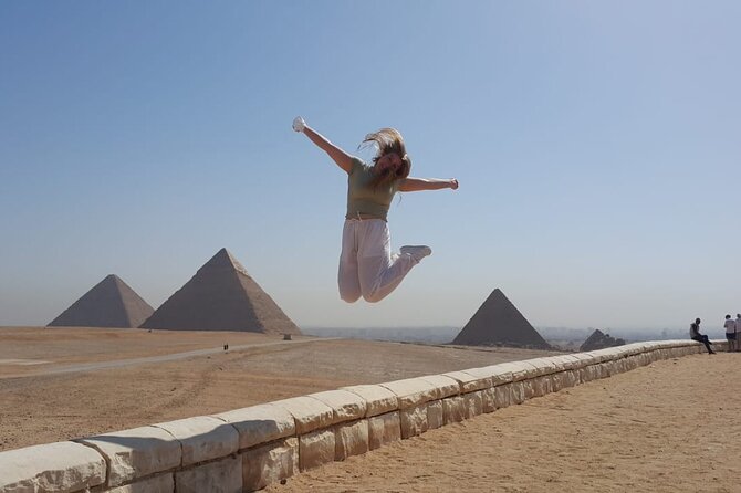 8 Hours Guided tour to Giza Pyramids , Sphinx, Saqqara & Dahshur - Guides, drivers, and the human side of the day
