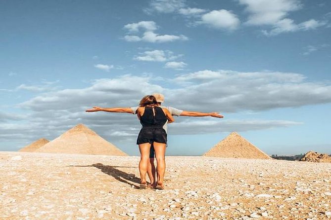 8 hours-Private Guided Day Tour to Memphis Saqqara and Giza with Lunch - Lunch at a local restaurant