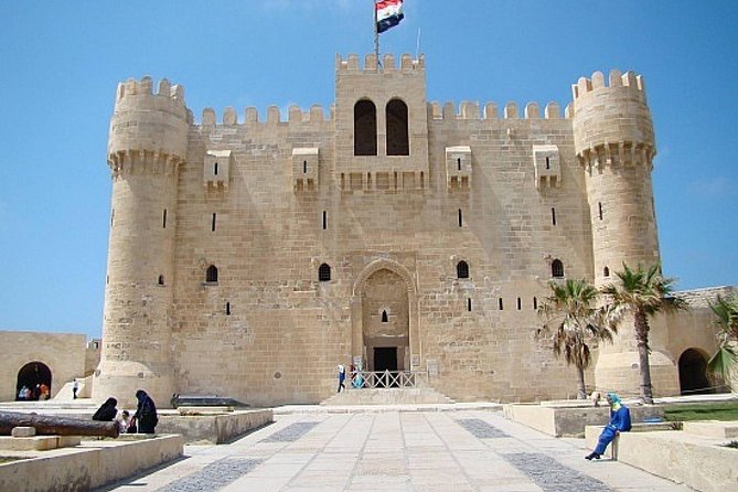 Alexandria From Cairo In One Day Tour - Kom El-Shoqafa Catacombs: Roman style with Egyptian symbols