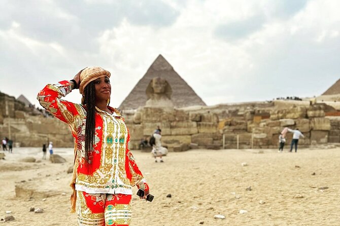 All Inclusive Day Trip to Pyramids of Giza, Sphinx and Saqqara - Giza: the essential first look at the pyramids