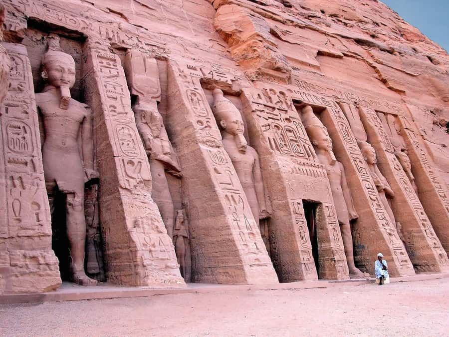 Aswan: Abu Simbel Group Tour with Guide and Entrance Fees - The guides can make or break the visit