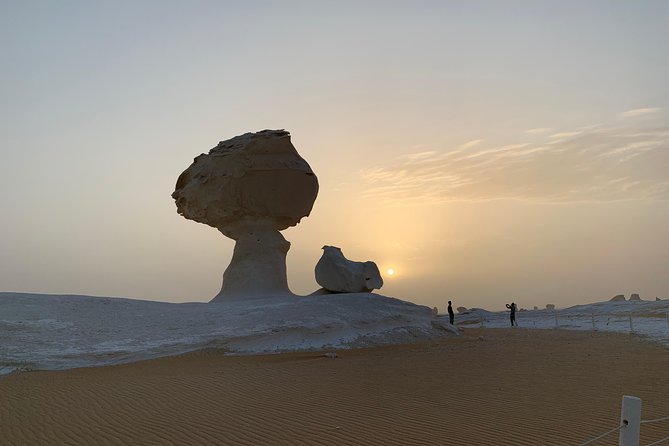 Black and White Desert Tour 2 Days 1 Night - Crystal Mountain and the changing desert colors