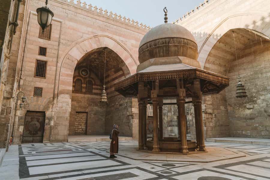 Cairo: All-Inclusive Coptic & Islamic Cairo Tour with Lunch - Seeing the icons at the Hanging Church