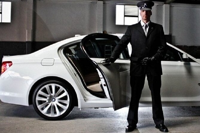 Cairo and Giza Airport Pick Up or Transfer - Finding your driver at the airport