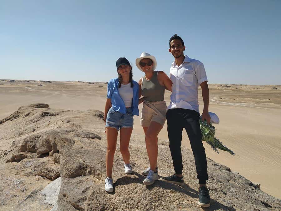Cairo: Bahariya Oasis & White Desert A Private Day Adventure - Cooling off at El Hez Village