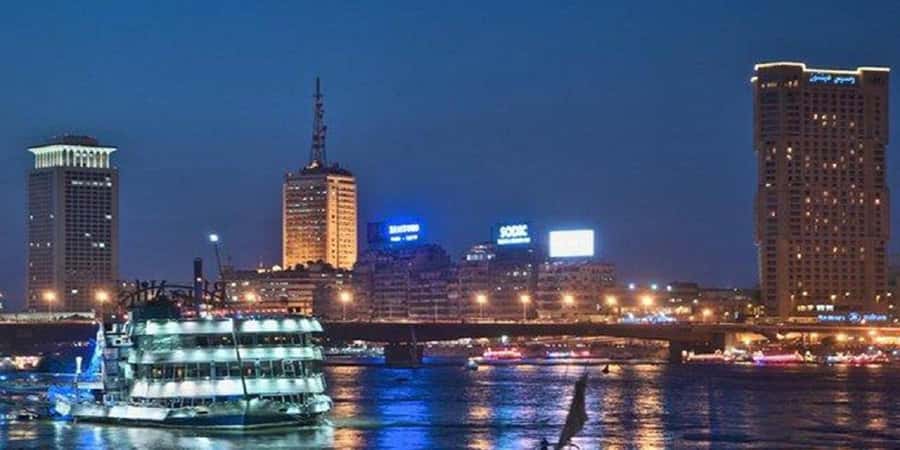 Cairo: Buffet Dinner Cruise with Folkloric Show - Boarding the ship and finding a seat