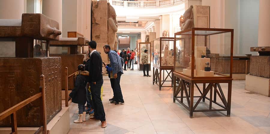 Cairo/Giza: Guided Pyramids, Sphinx and Egyptian Museum Tour - Shopping stops: useful, optional, and worth managing