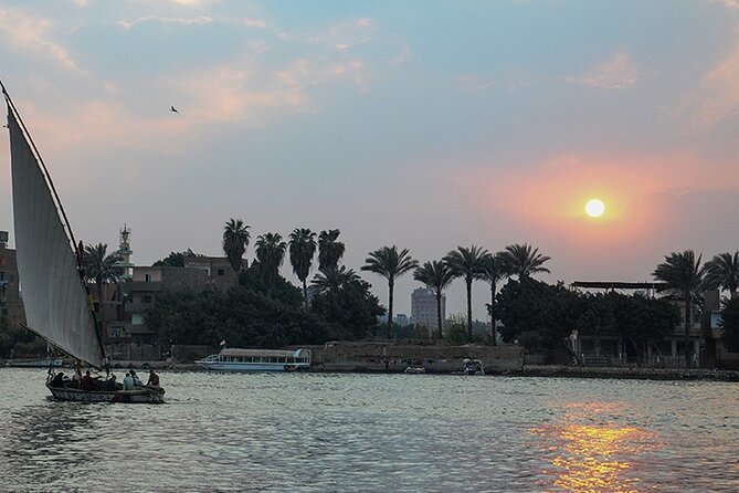 Cairo/Giza: Nile Sunset, Dinner Cruise, Show & Private Transfer - Dinner brings local and international choices