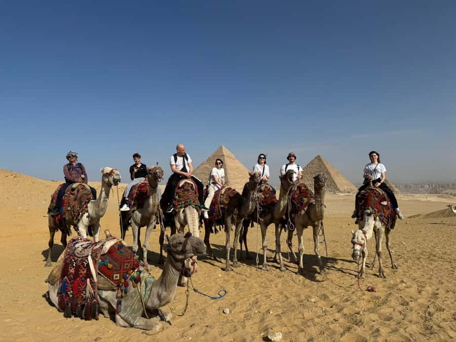 Cairo: Giza Pyramids & Grand Egyptian Museum Tour with Lunch - Giza Plateau: the Great Pyramid and its neighbors