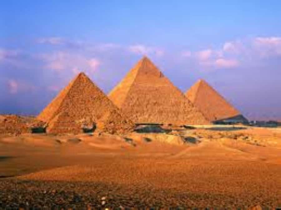 Cairo: Giza pyramids, Sphinx, and Great Pyramid Tour - Lunch with a view in Giza