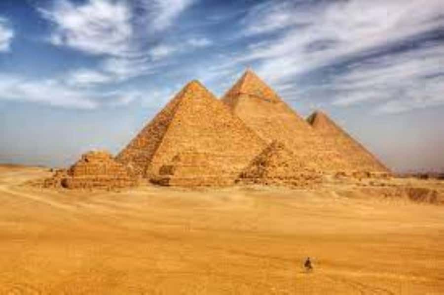 Cairo: Giza pyramids, Sphinx, and Great Pyramid Tour - Guide language, audio support, and accessibility