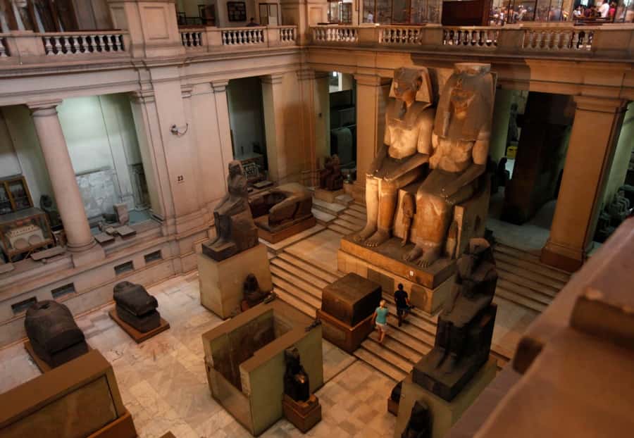 Cairo: Great Pyramids of Giza and Egyptian Museum Tour - Lunch and a taste of present-day Cairo
