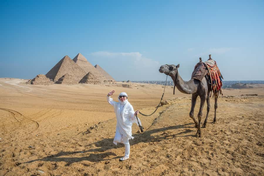 Cairo: Half Day Pyramids Tour by Camel or Horse Carriage - The guide can make or break the morning