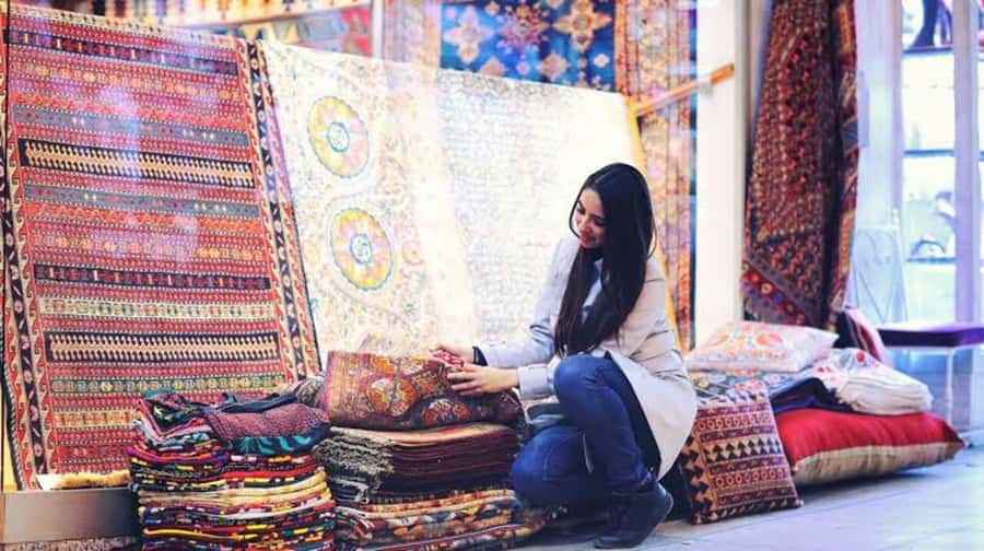 Cairo: Half Day Shopping tour - Guides, drivers, and the private-car advantage