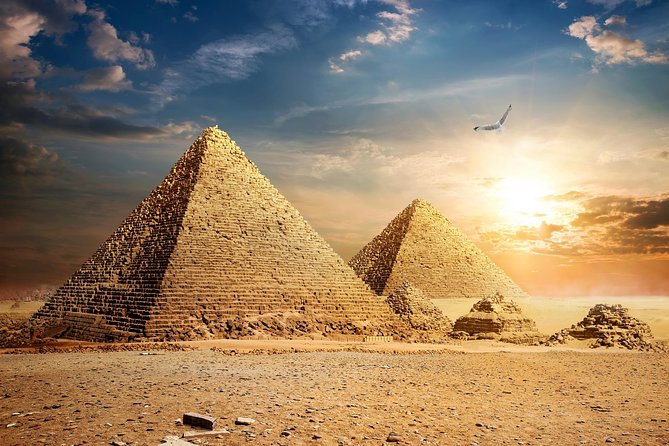 Cairo Layover Tours to Giza Pyramids and Sphinx From Cairo Airport - Khafre, Menkaure, and the changing views