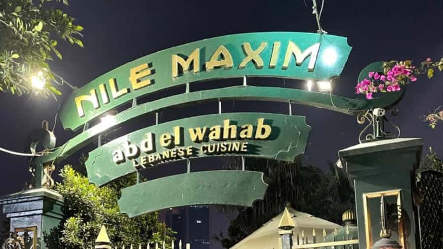 Cairo: Nile Maxim Luxurious Dinner Cruise with Dance Show - What dinner is like