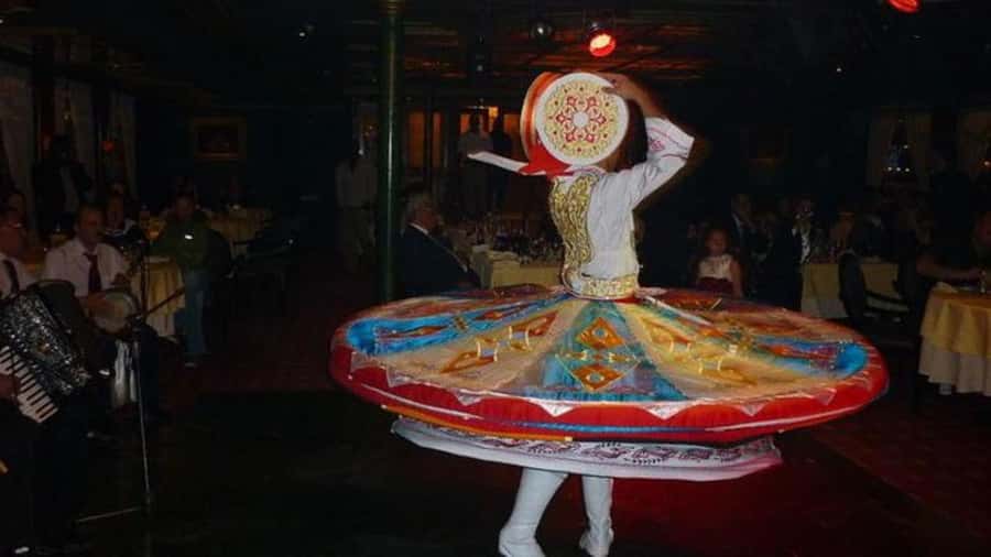 Cairo: Nile Maxim Luxurious Dinner Cruise with Dance Show - Belly dance, Tanoura, and live music
