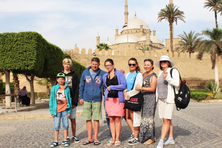 Cairo: Private Giza Pyramids, Sphinx, Saqqara & Memphis Tour - Meeting the Great Sphinx and entering the Valley Temple