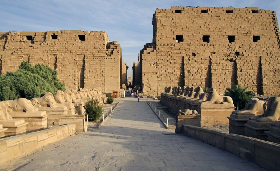 Cairo: Private Luxor Day Tour with Entrance fees by Flights - A short felucca ride on the Nile