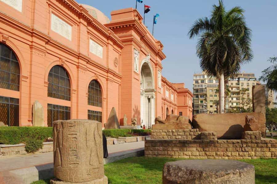 Cairo: Private Pyramids, Museum & Bazaar Tour with Lunch - Lunch as a useful pause in a busy schedule