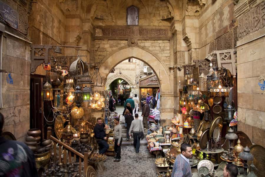 Cairo: Private Pyramids, Museum & Bazaar Tour with Lunch - The private vehicle and guide make the difference