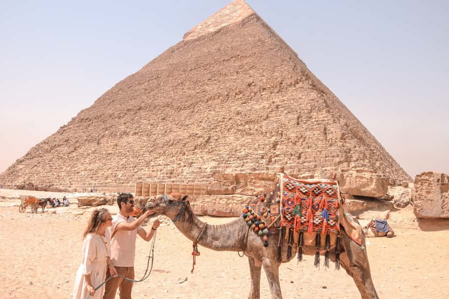 Cairo: Private Pyramids, Museum & Bazaar Tour with Lunch - The Giza Pyramids: three royal monuments in one stop