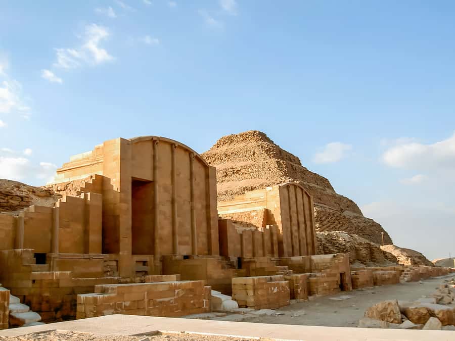 Cairo: Pyramids, Sakkara & Memphis Tour with Lunch - The Sphinx and Valley Temple