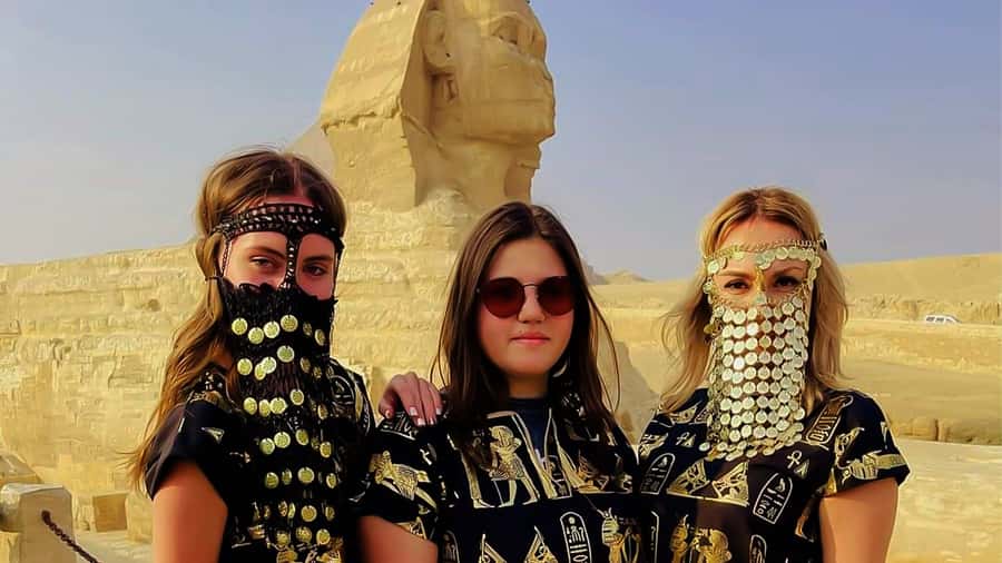 Cairo: Pyramids, Sphinx & Grand Egyptian Museum Private Tour - A quick local lunch before the museum