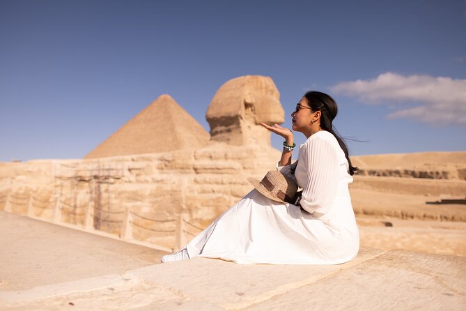 Cairo: Pyramids, Sphinx, Museum & Bazaar Tour with Female Guide - Pickup at 8:00 am and the value of a shared vehicle
