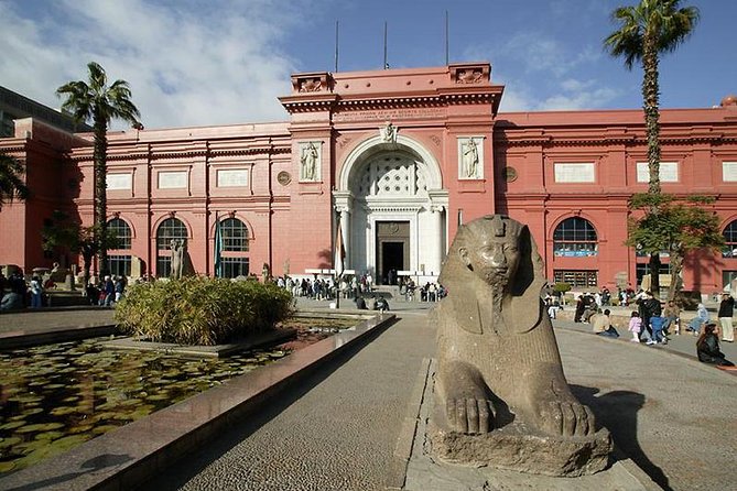 Cairo Sightseeing Tour (Giza Pyramids + Museum + Khan el Khalili Bazaar) - Giza Plateau: three pyramids and the Sphinx