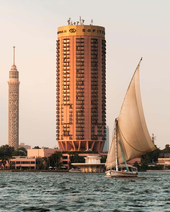 Cairo: Sunset Felucca Ride and Food Tour With Private Guide - A quiet hour on the Nile at sunset