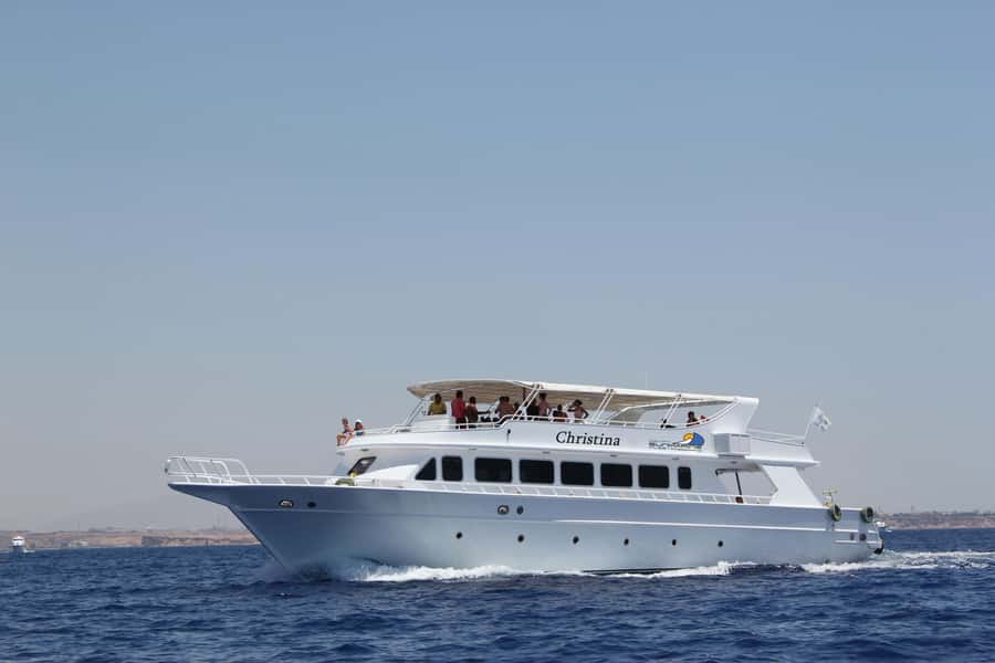 Dahab: luxury Snorkeling cruise with buffet lunch - Setting out from Dahab for a Red Sea morning