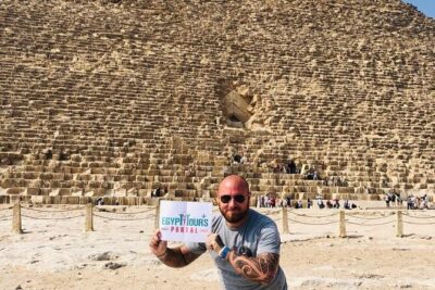 Day Tour to Giza Pyramids Complex, Egyptian Museum & Bazaar