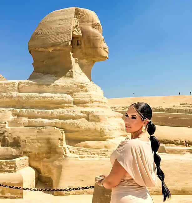 Discover Cairo: Pyramids, Museum & Sphinx Tour from Hurghada - The Sphinx and Valley Temple add the human story