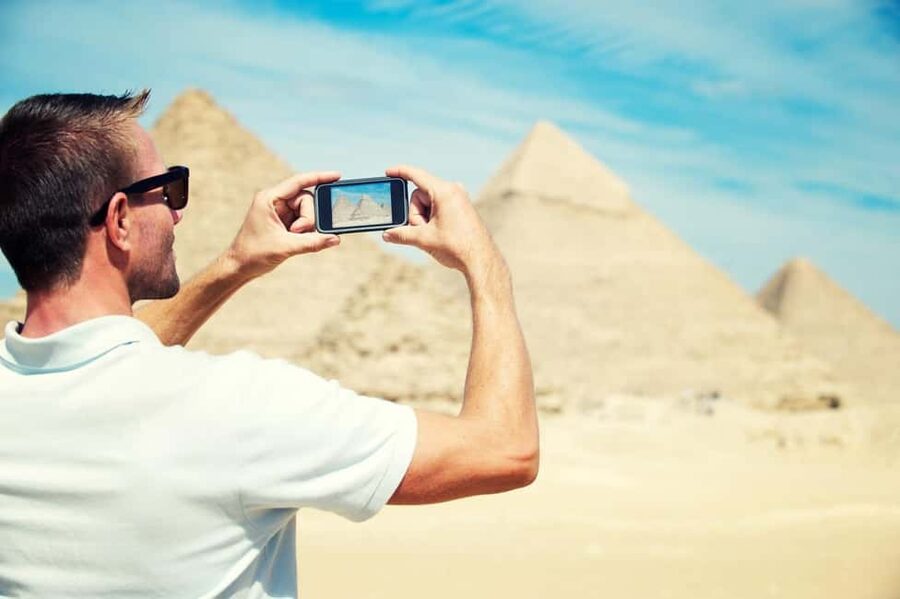Discover Cairo: Pyramids, Museum & Sphinx Tour from Hurghada - The guides are the strongest part of the experience