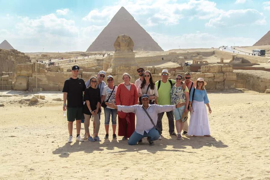 Discover Cairo: Pyramids, Museum & Sphinx Tour from Hurghada - The Giza Plateau: three ancient sights in one visit