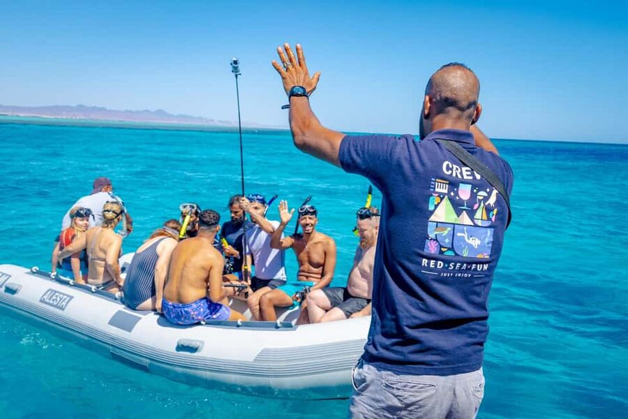 Dolphin Tour with Red Sea Fun. The Best in Hurghada - Searching the Red Sea for dolphins