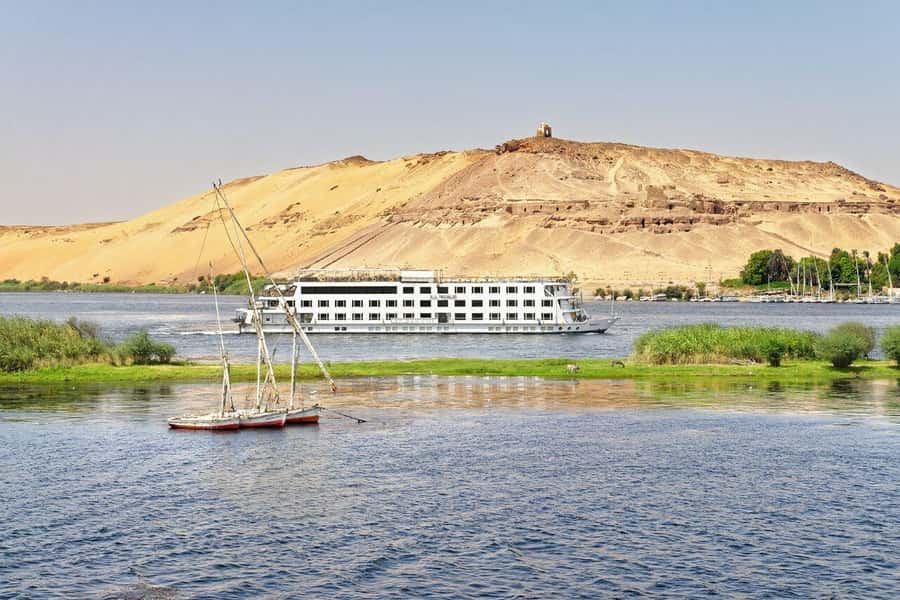From Aswan: 4 Days Nile River Cruise with Guided Tours - Day 2: Kom Ombo and Edfu by carriage