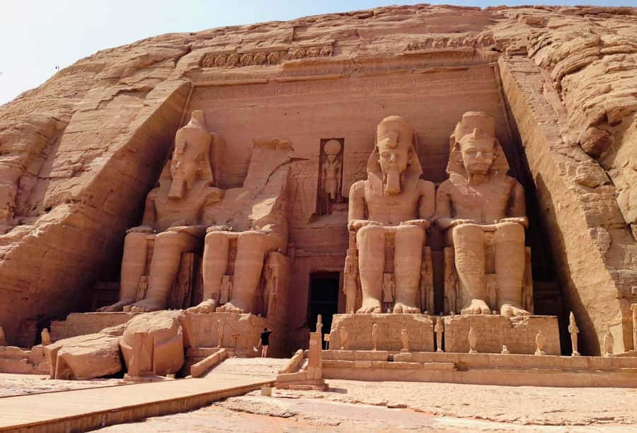 From Aswan: Abu Simbel Day Tour with Private Guide and Car - The private car changes the day