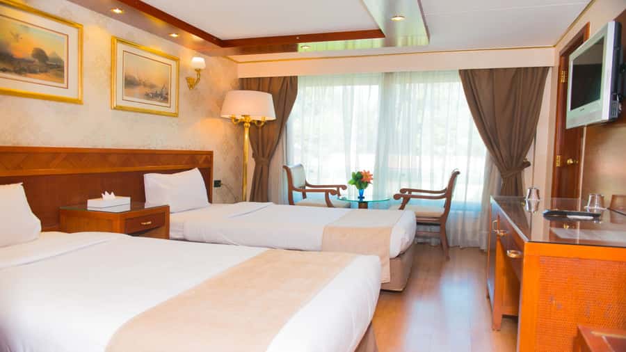 From Aswan: Overnight Nile Cruise to Luxor with Meals - A Nile cruise that also covers Abu Simbel