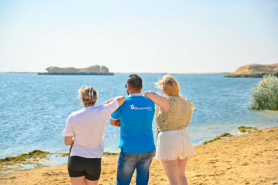 From Cairo: Desert Safari, Camel Ride, Magic Lake, & Lunch - Guide quality and the choice between private and shared travel