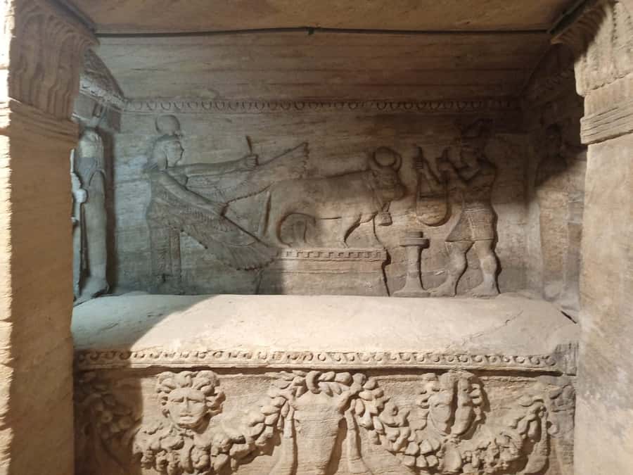 From Cairo: Private Luxurious Day Trip to Alexandria - Inside Kom el Shoqafa Catacombs