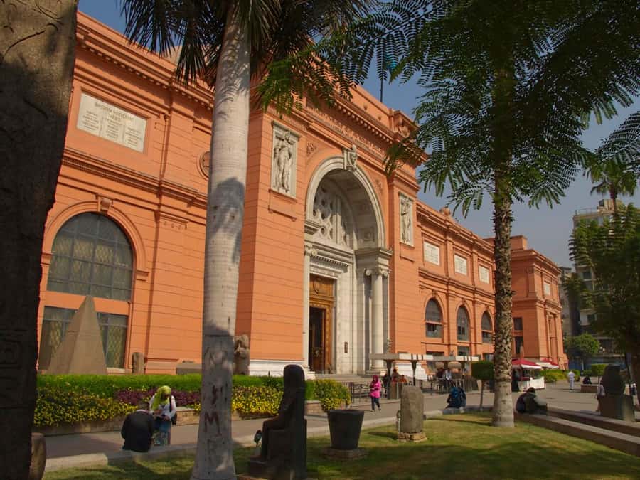From Hurghada: Full-Day Trip to Cairo by Plane - Khan el-Khalili, shopping, and the sales stops
