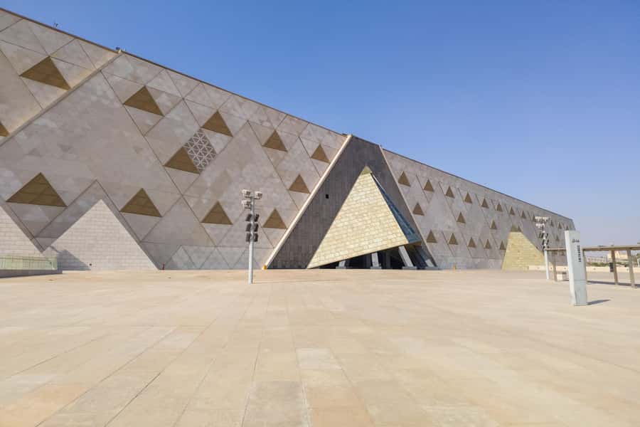 From Hurghada: Grand Egyptian Museum Pyramids Cairo Day Trip - The guides are the real key to the day