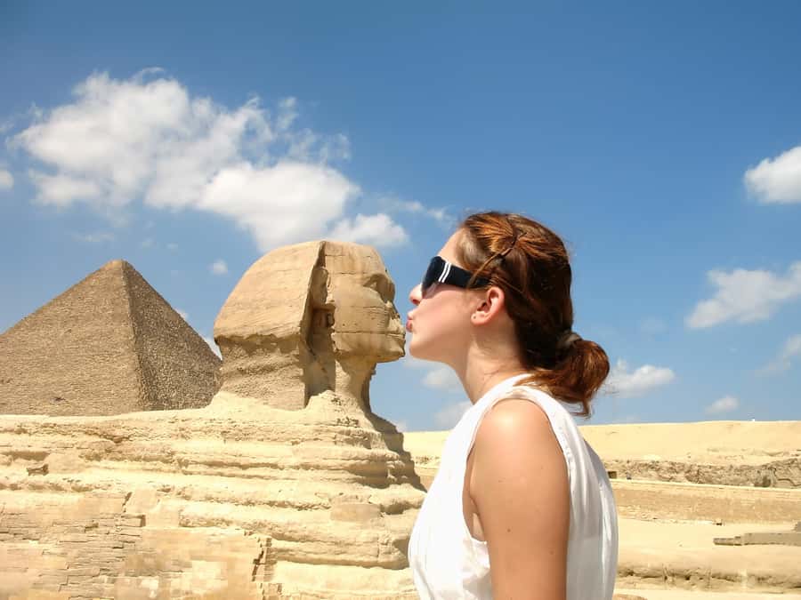 From Hurghada: Grand Egyptian Museum Pyramids Cairo Day Trip - The 2 AM pickup and six-hour coach ride